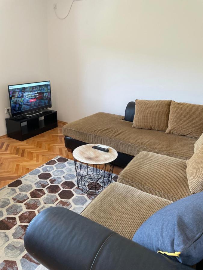 Entire 1-Bedroom Apartment With Free Parking Podgorica Exterior foto