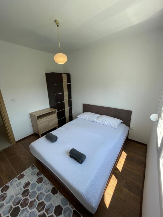 Entire 1-Bedroom Apartment With Free Parking Podgorica Exterior foto
