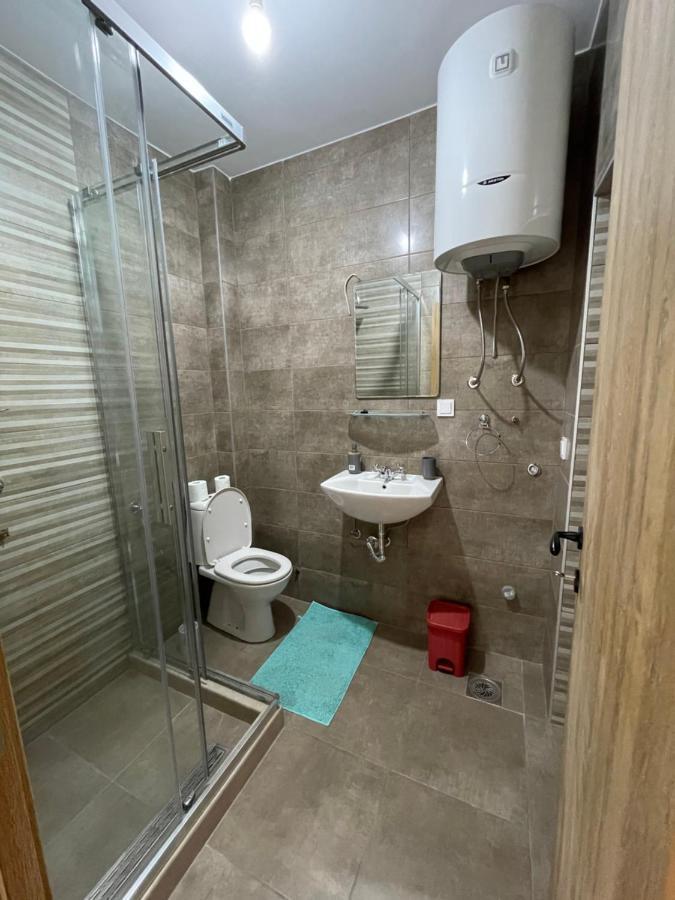 Entire 1-Bedroom Apartment With Free Parking Podgorica Exterior foto