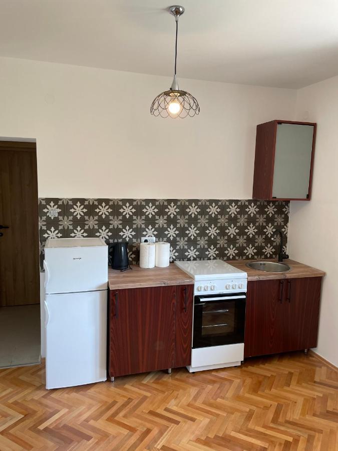Entire 1-Bedroom Apartment With Free Parking Podgorica Exterior foto