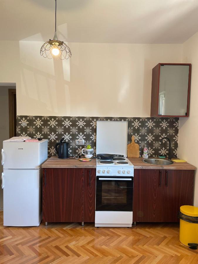Entire 1-Bedroom Apartment With Free Parking Podgorica Exterior foto